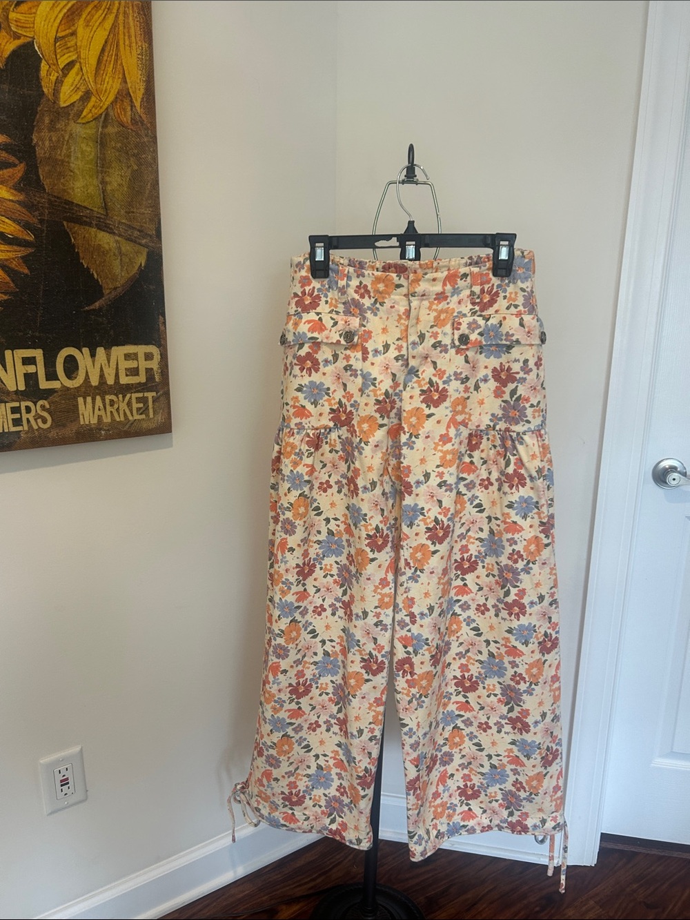 BiBi Women’s Cream Wide-Leg Floral Pants with Orange & Blue Blossoms NWOT